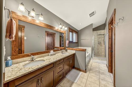 2596 Ledgerock Ridge, Invermere, BC - Indoor Photo Showing Bathroom