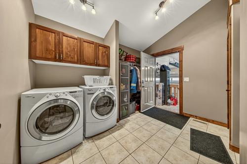 2596 Ledgerock Ridge, Invermere, BC - Indoor Photo Showing Laundry Room