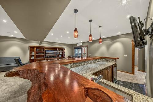 2596 Ledgerock Ridge, Invermere, BC - Indoor Photo Showing Kitchen