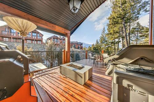 2596 Ledgerock Ridge, Invermere, BC - Outdoor With Exterior