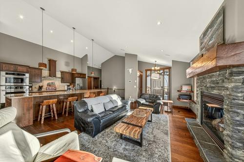 2596 Ledgerock Ridge, Invermere, BC - Indoor Photo Showing Living Room With Fireplace