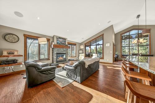 2596 Ledgerock Ridge, Invermere, BC - Indoor Photo Showing Living Room With Fireplace