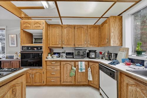 1050 Bartholomew Court, Kelowna, BC - Indoor Photo Showing Kitchen