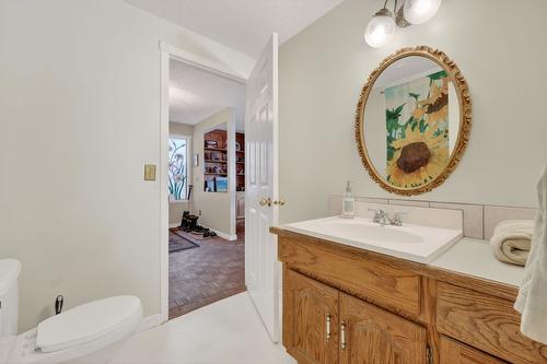 1050 Bartholomew Court, Kelowna, BC - Indoor Photo Showing Bathroom