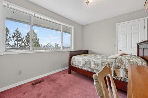 1050 Bartholomew Court, Kelowna, BC - Indoor Photo Showing Bedroom