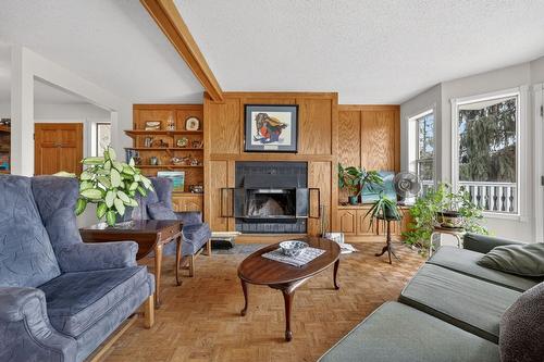 1050 Bartholomew Court, Kelowna, BC - Indoor Photo Showing Living Room With Fireplace