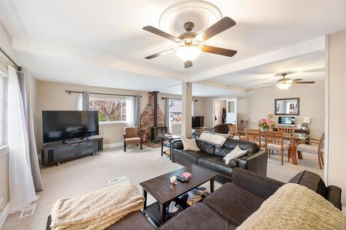 600 Braid Street, Penticton, BC - Indoor Photo Showing Living Room