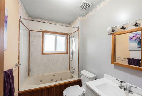 9391 Glenmore Road, Lake Country, BC - Indoor Photo Showing Bathroom