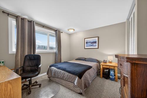 2331 Briarwood Avenue, Kamloops, BC - Indoor Photo Showing Bedroom