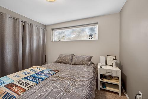 2331 Briarwood Avenue, Kamloops, BC - Indoor Photo Showing Bedroom