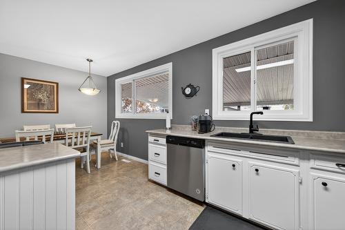 2331 Briarwood Avenue, Kamloops, BC - Indoor Photo Showing Kitchen With Double Sink