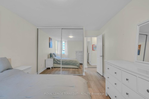 1703-1 Massey Square, Toronto, ON - Indoor Photo Showing Bedroom