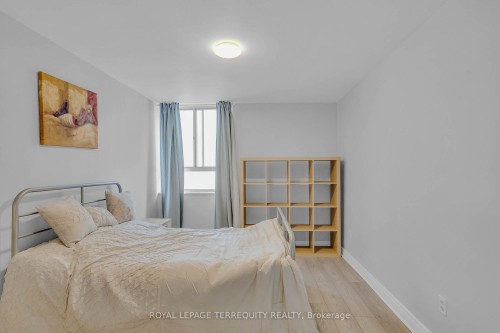1703-1 Massey Square, Toronto, ON - Indoor Photo Showing Bedroom