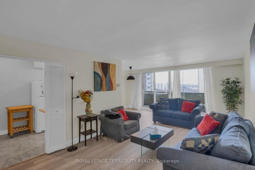 1703-1 Massey Square, Toronto, ON - Indoor Photo Showing Living Room
