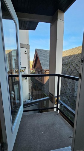 305-1121 Fort St, Victoria, BC - Outdoor With Balcony With Exterior