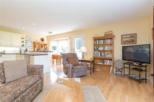 6377 Rodolph Rd, Central Saanich, BC 