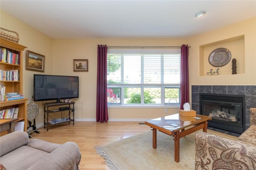 6377 Rodolph Rd, Central Saanich, BC 