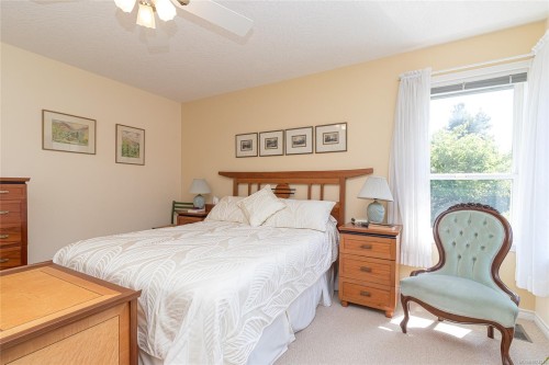 6377 Rodolph Rd, Central Saanich, BC 