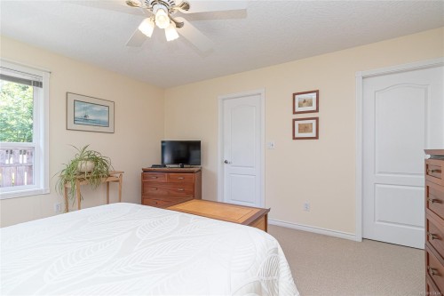 6377 Rodolph Rd, Central Saanich, BC 