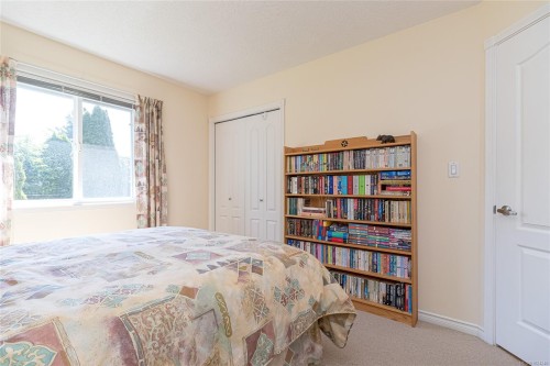6377 Rodolph Rd, Central Saanich, BC 