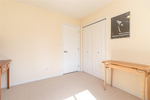 6377 Rodolph Rd, Central Saanich, BC 