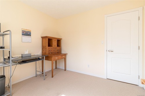 6377 Rodolph Rd, Central Saanich, BC 