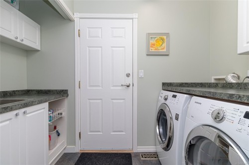 6377 Rodolph Rd, Central Saanich, BC 