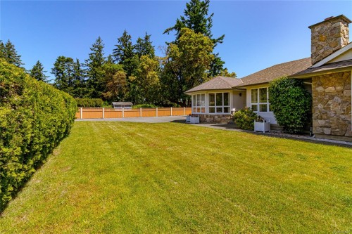 6377 Rodolph Rd, Central Saanich, BC 