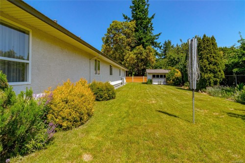 6377 Rodolph Rd, Central Saanich, BC 
