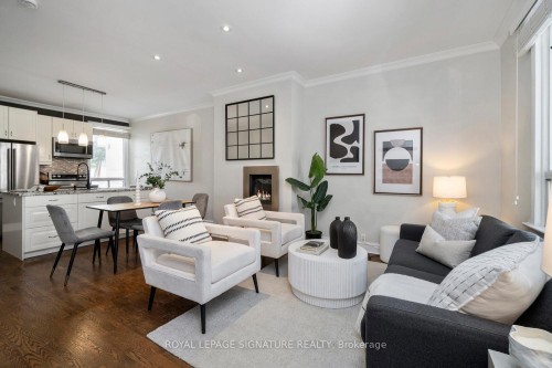 215 Yarmouth Road, Toronto, ON - Indoor Photo Showing Living Room