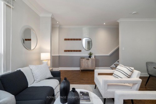 215 Yarmouth Road, Toronto, ON - Indoor Photo Showing Living Room