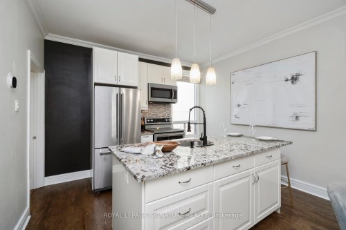 215 Yarmouth Road, Toronto, ON - Indoor Photo Showing Kitchen With Upgraded Kitchen