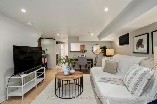215 Yarmouth Road, Toronto, ON - Indoor Photo Showing Living Room