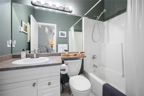 1C-3000 Oak St, Chemainus, BC 