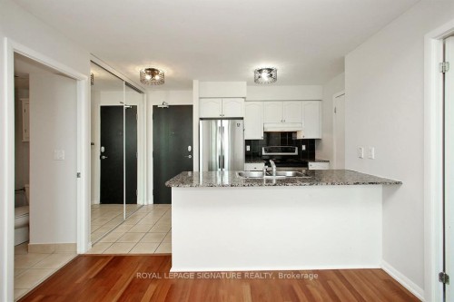 729-231 Fort York Boulevard, Toronto, ON - Indoor Photo Showing Kitchen With Double Sink