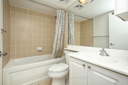 729-231 Fort York Boulevard, Toronto, ON - Indoor Photo Showing Bathroom