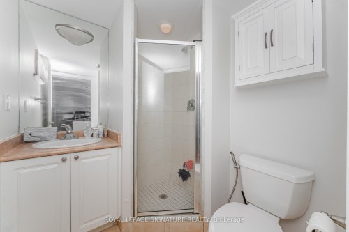 729-231 Fort York Boulevard, Toronto, ON - Indoor Photo Showing Bathroom