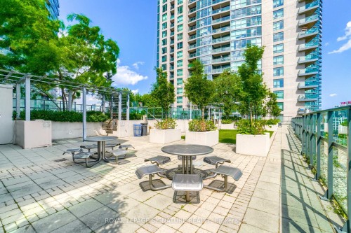 729-231 Fort York Boulevard, Toronto, ON - Outdoor