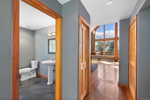 2405 Lindsey Rd, Nanaimo, BC 