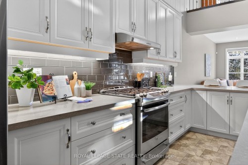 27 Black Walnut Crescent, Hamilton, ON 