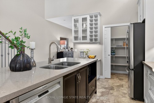 27 Black Walnut Crescent, Hamilton, ON 