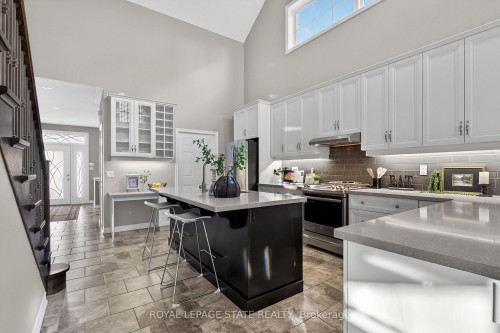 27 Black Walnut Crescent, Hamilton, ON 