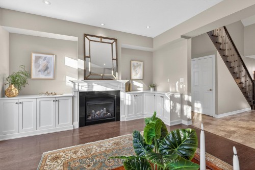 27 Black Walnut Crescent, Hamilton, ON 