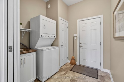 27 Black Walnut Crescent, Hamilton, ON 