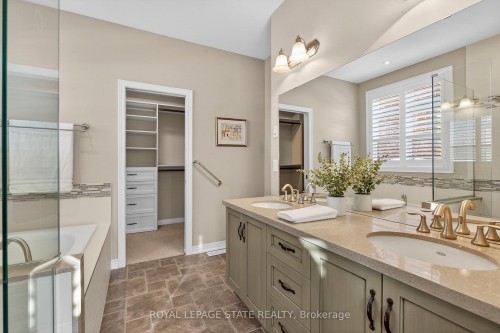 27 Black Walnut Crescent, Hamilton, ON 