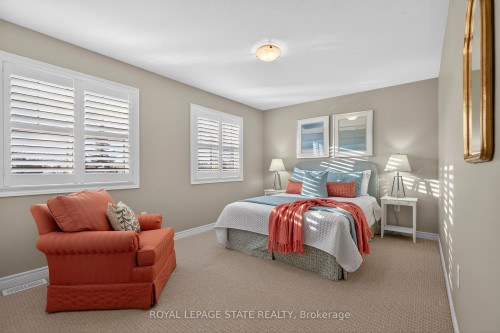 27 Black Walnut Crescent, Hamilton, ON 