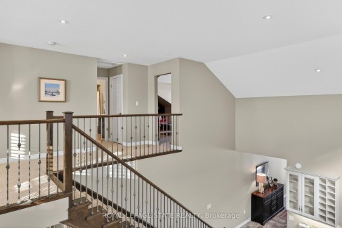 27 Black Walnut Crescent, Hamilton, ON 