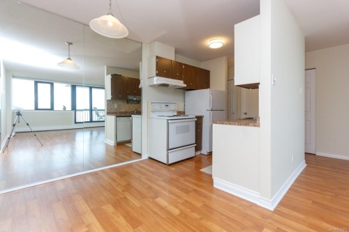 1504-647 Michigan St, Victoria, BC - Indoor Photo Showing Kitchen