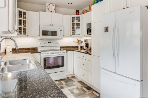 11-820 Chestnut St, Qualicum Beach, BC 