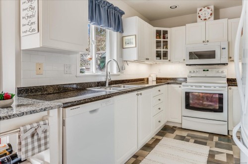 11-820 Chestnut St, Qualicum Beach, BC 